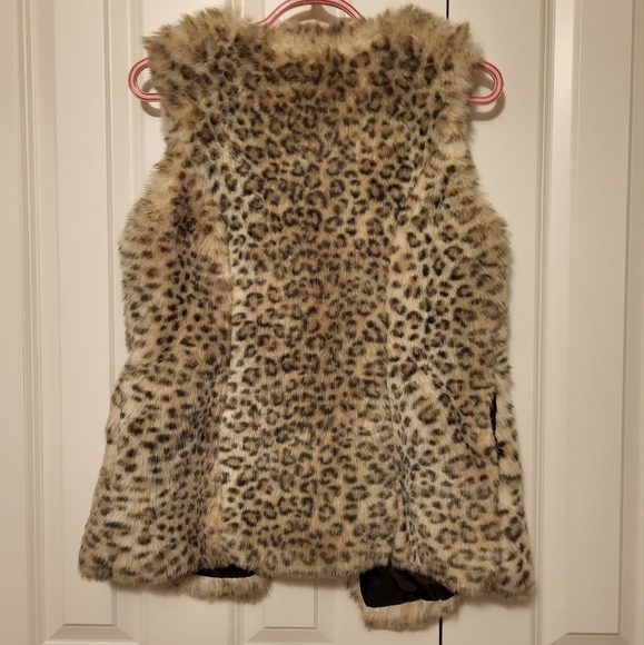 Forever 21 size small fur vest - Picture 2 of 4